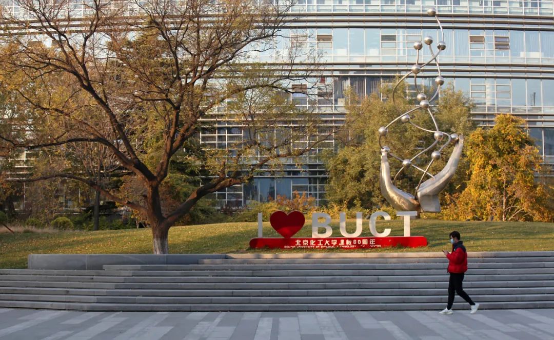 北京化工大学景观提升改造 / 易兰规划设计院